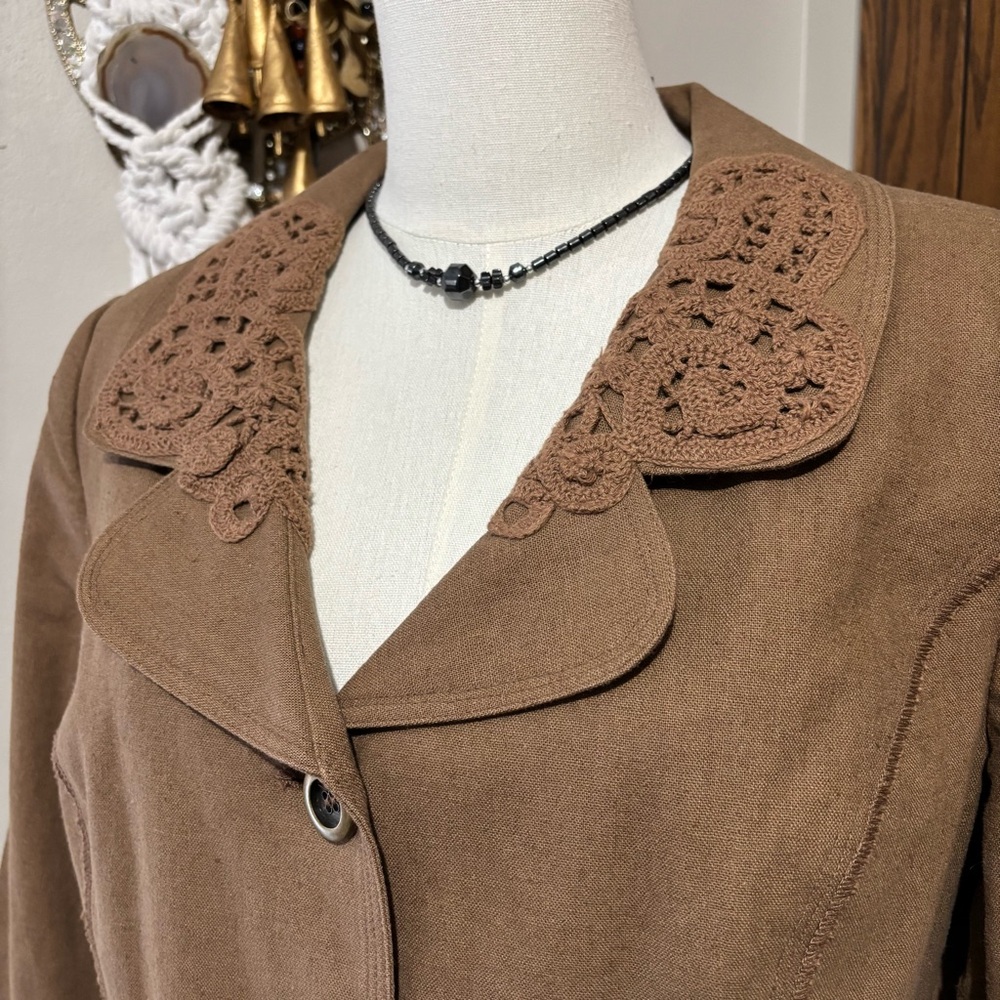 Field Manor Cropped Linen Blazer Suit Jacket Size Large Crochet Lace Trim Button - Picture 3 of 9